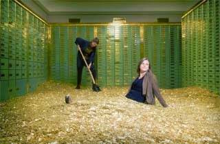 Menikmati Berenang Di Tumpukan Uang Bank Swiss Menikmati Berenang Di Tumpukan Uang Bank Swiss