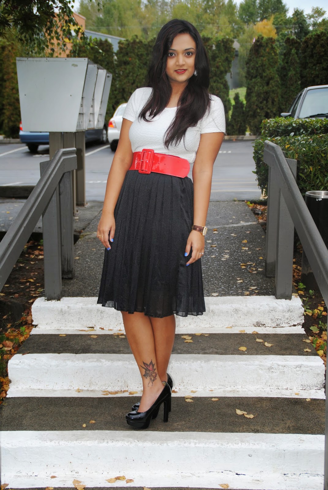 How to style a black skirt in different wyas, Ananya in a skirt, Ananya Kiran, Styling tips for Indian Women, Black skirt with white top, style tips for fall