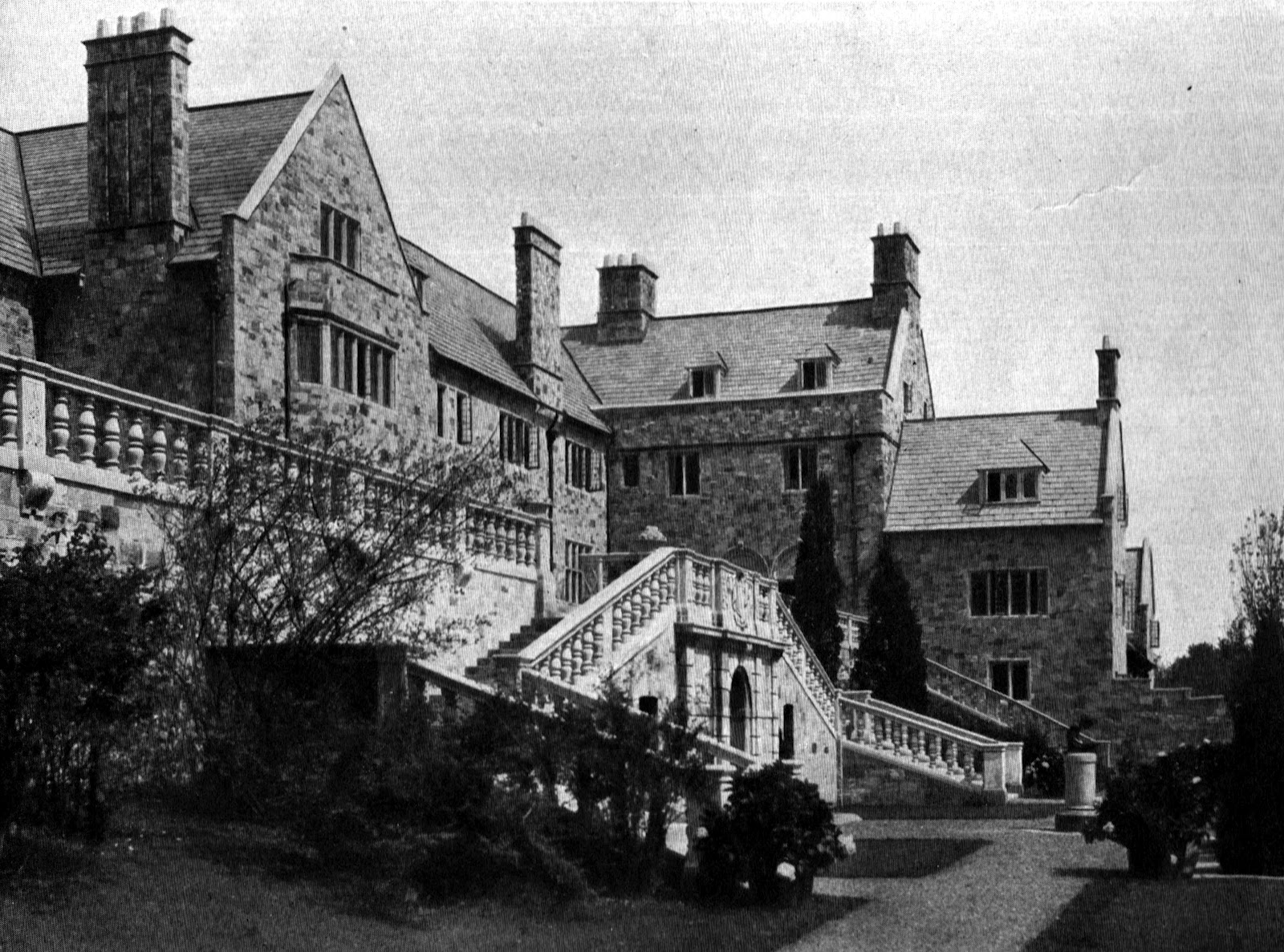 Half Pudding Half Sauce THE BEST HOUSE OF THE YEAR "KILLENWORTH"