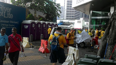alt="Bersih 4: Even more portable toilets at HSBC