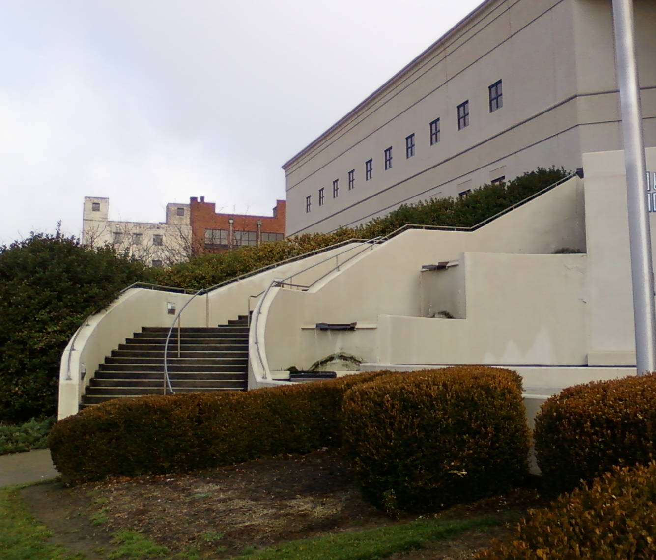http://2.bp.blogspot.com/-lw3_Y6MKNkI/Tx9_mXM-G1I/AAAAAAAALDU/qsWnmRaX_sE/s1600/main+stairs+HQ+library+spartanburg.jpg