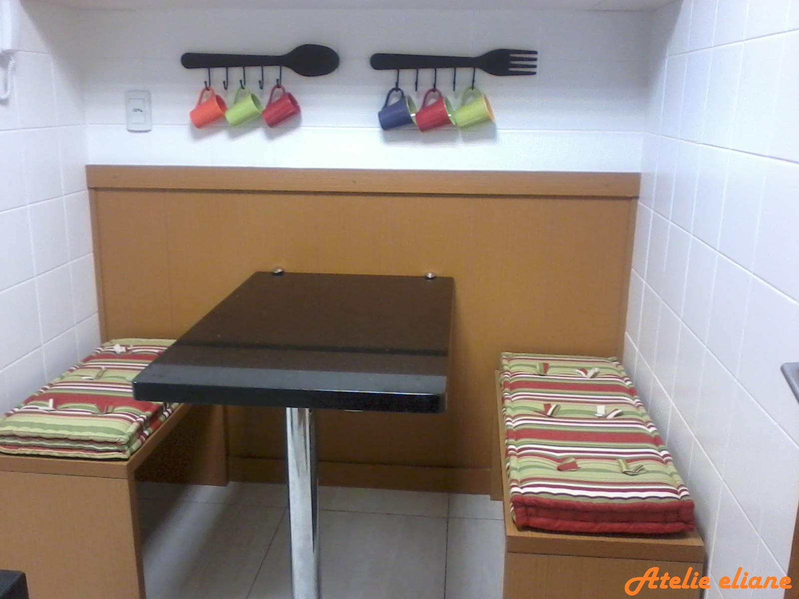 #B75714 Atelieliane: Futons em bancos para cozinha 1600x1200 px Bancos Para Cozinha Americanas #1541 imagens