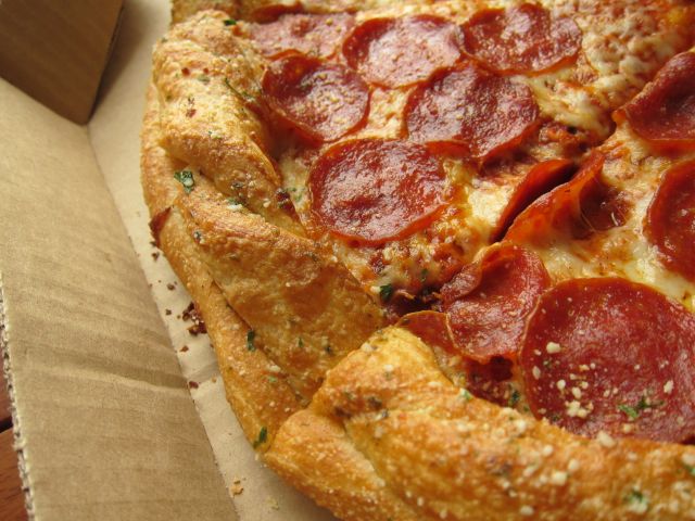 Review: Pizza Hut Twisted Crust Pizza Brand Eating Review: Pizza Hut Twisted Crust Pizza Brand Eating