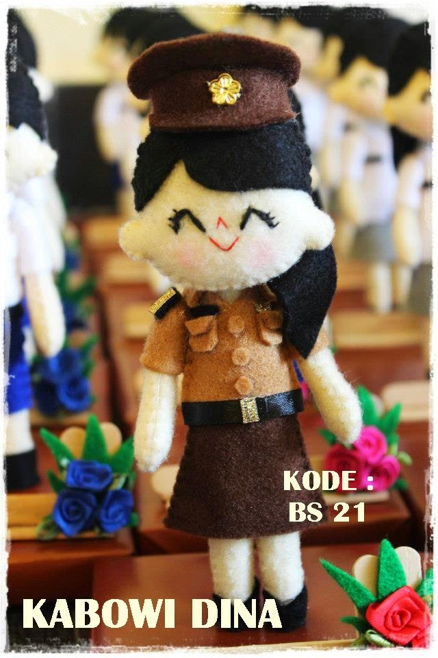 BONEKA POLISI