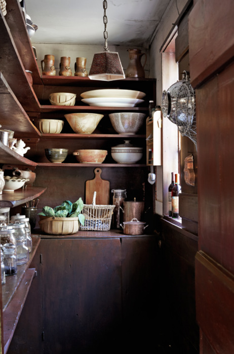 keltainen talo rannalla bohemian chic