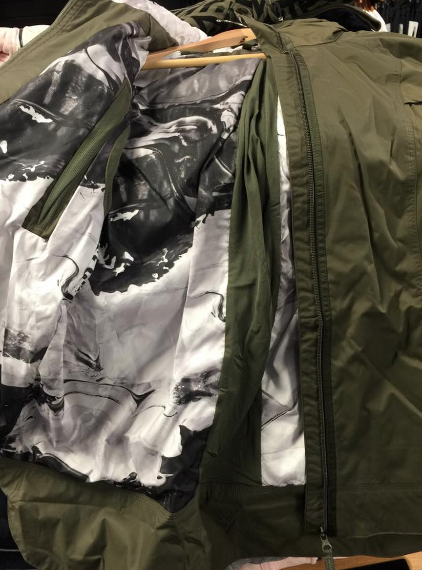 http://www.anrdoezrs.net/links/7680158/type/dlg/http://shop.lululemon.com/products/clothes-accessories/women-outerwear/Fo-Drizzle-Jacket?cc=17310&skuId=3586295&catId=women-outerwear