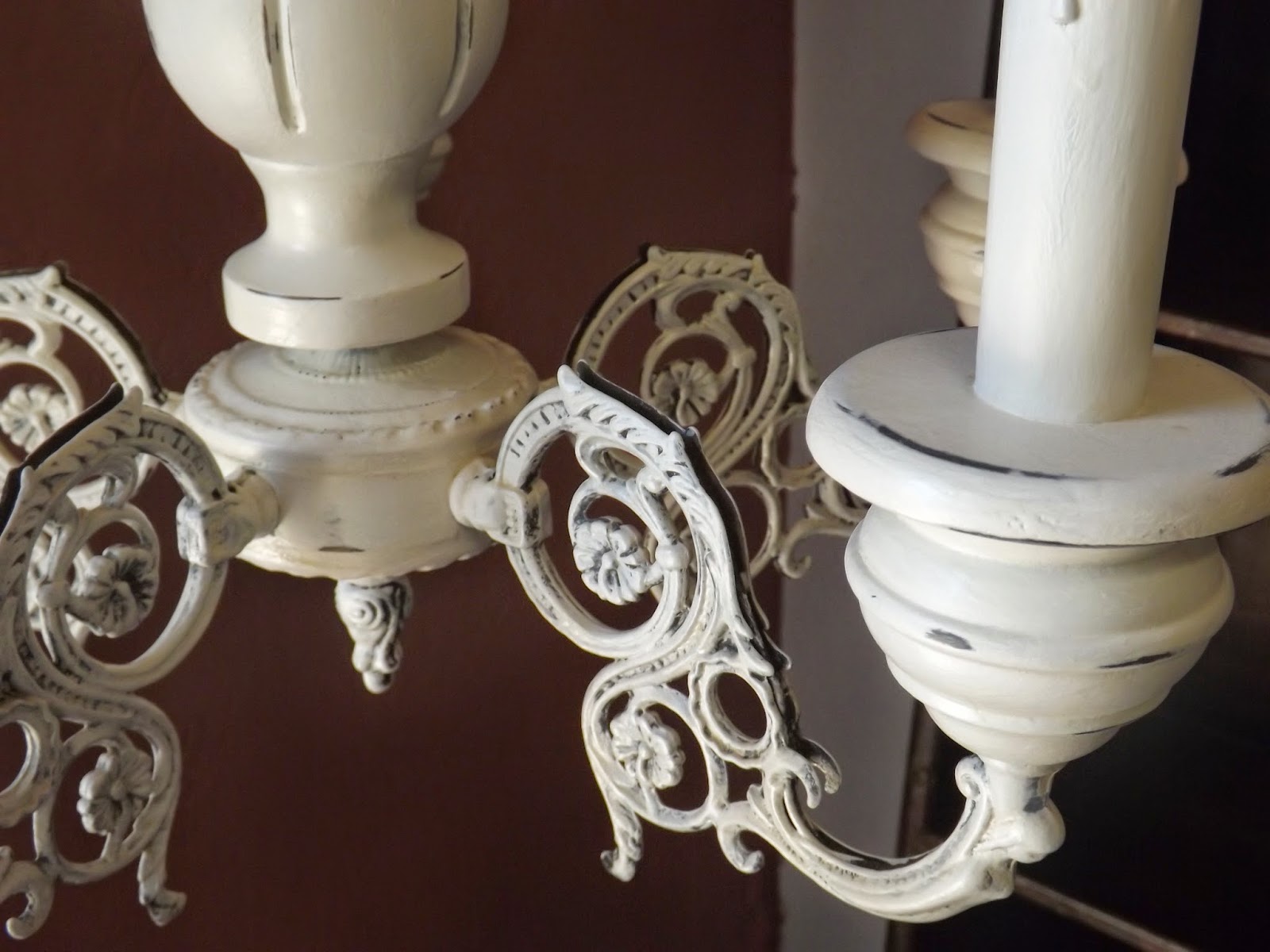 Lampadario bianco legno: vista a stretta corridoio da il tra in ...