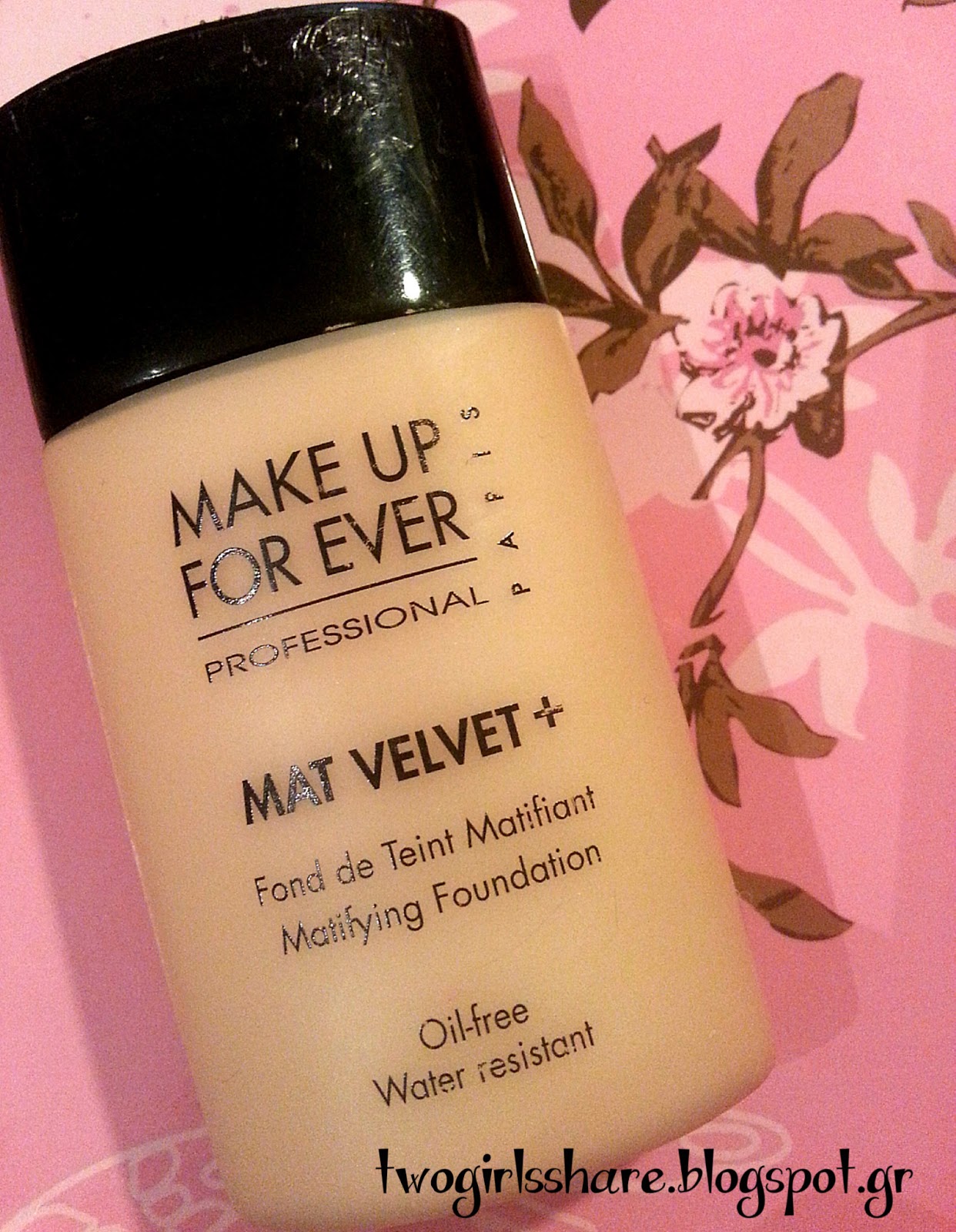 Review MAKE UP FOR EVER Mat Velvet + Matifying Foundation