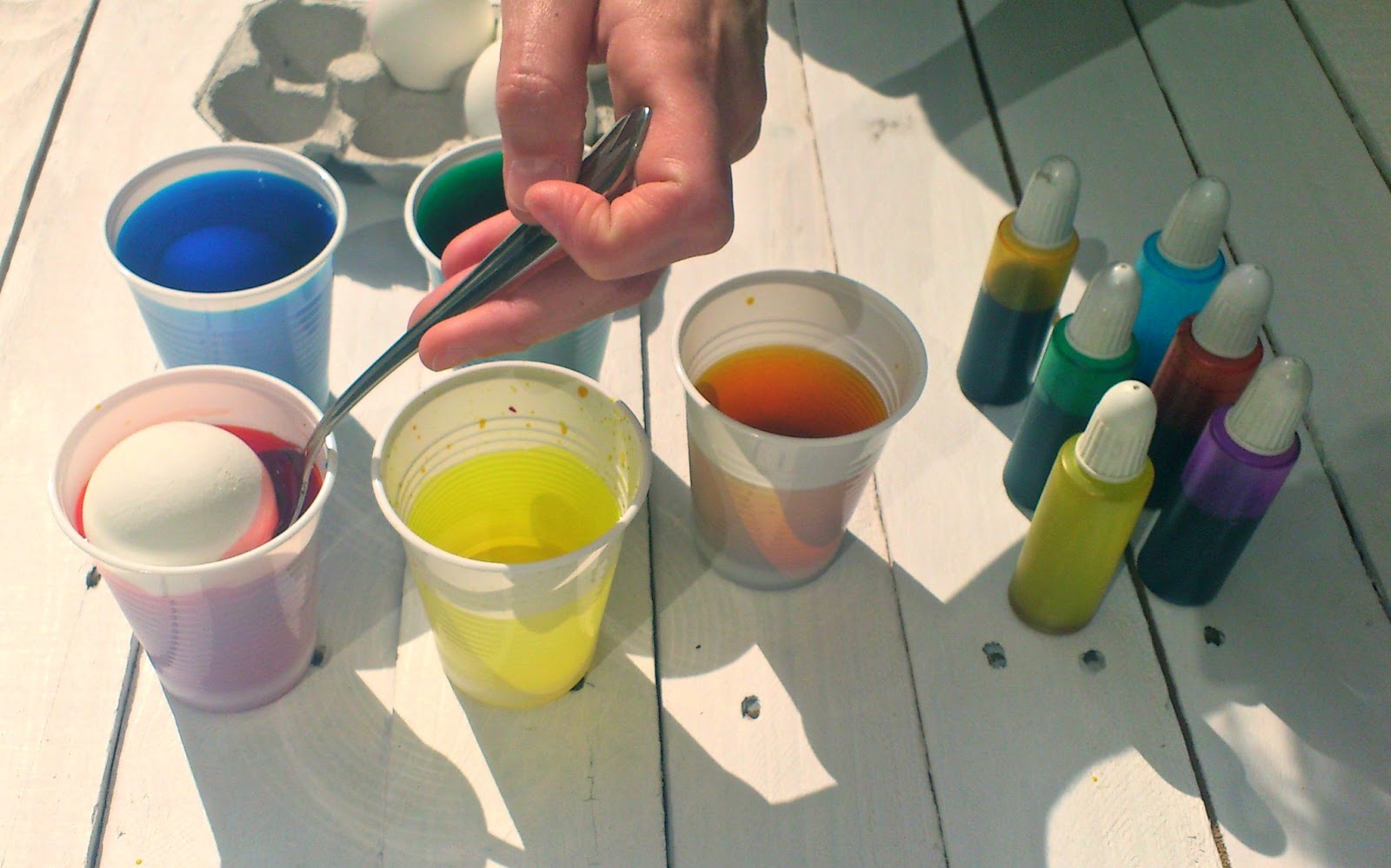 Teindre des oeufs pour Pâques Selfpackaging Blog