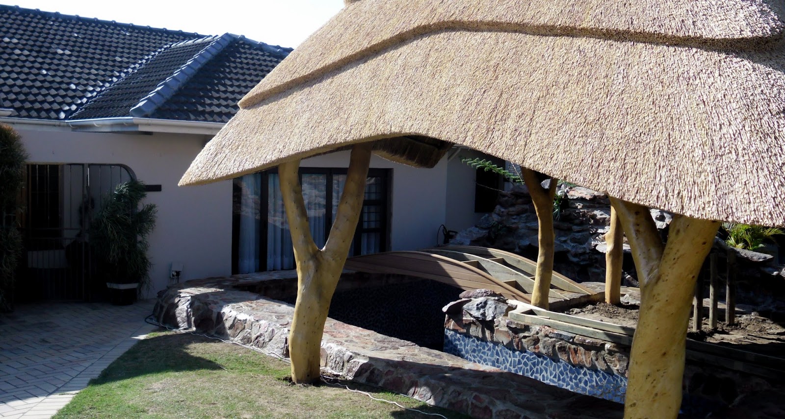 Thatch of the Day: 2 Interesting Thatch Lapa Designs