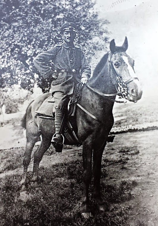 Opa Egbert zu Pferd um 1911