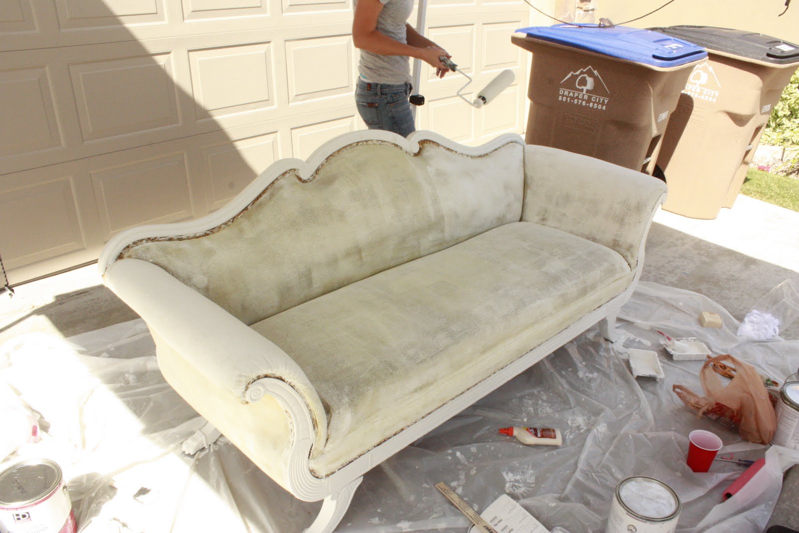 Fine & Handy Who Paints a CoUCh?