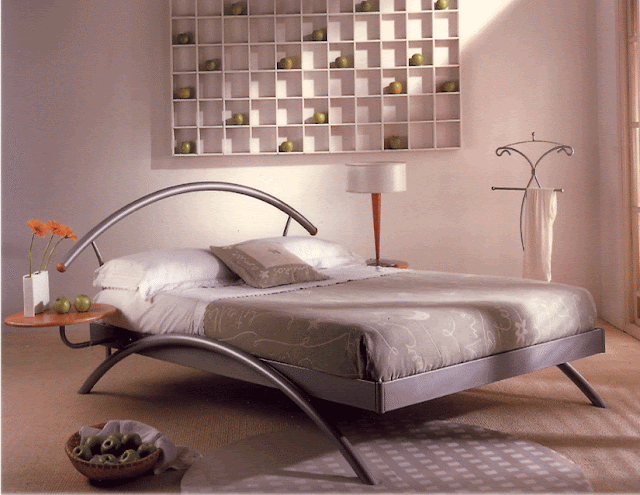 мінімалістична спальня з ліжком сучасного дизайну
