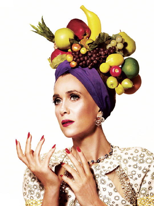 Kirsten-Wiig-Carmen-Miranda-V-Magazine-Fruit-on-Head.jpg