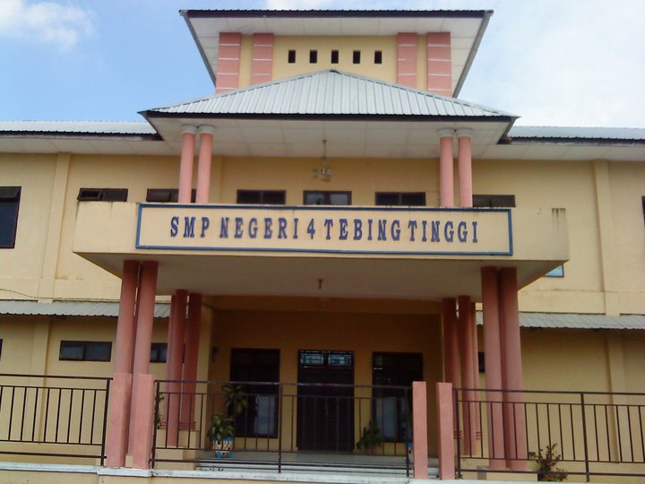 Gedung SMP Negeri 4 Tebing Tinggi