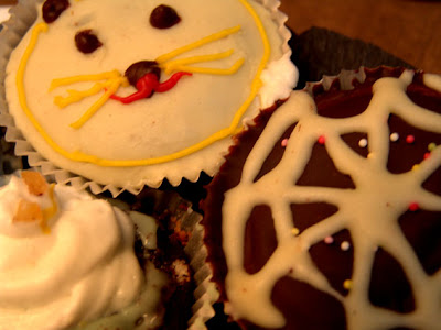 cup cake, gałki oczne, halloween, muffinki, mumia, pająki, przekąski, przysmaki, smakołyki, straszne, obrzydliwe, przerażające, dla dzieciaków, Specjalne okazje i święta, ozdoby, jedzenie, przepisy, 