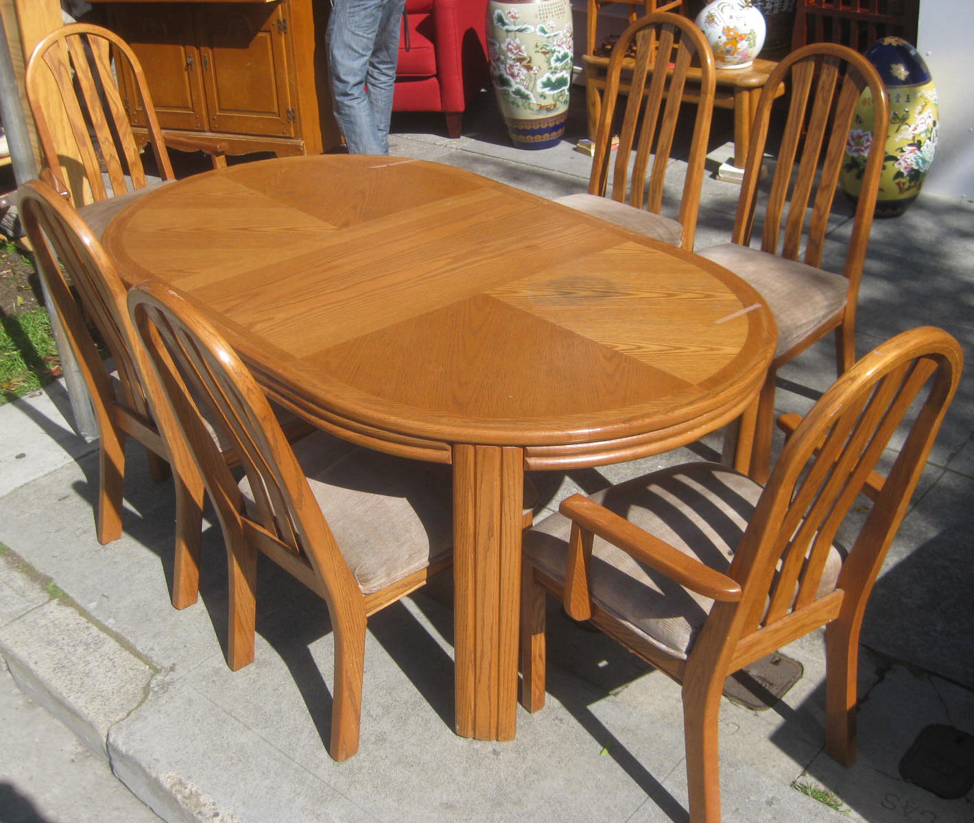 UHURU FURNITURE & COLLECTIBLES SOLD Oak Dining Table and 6 Chairs 80