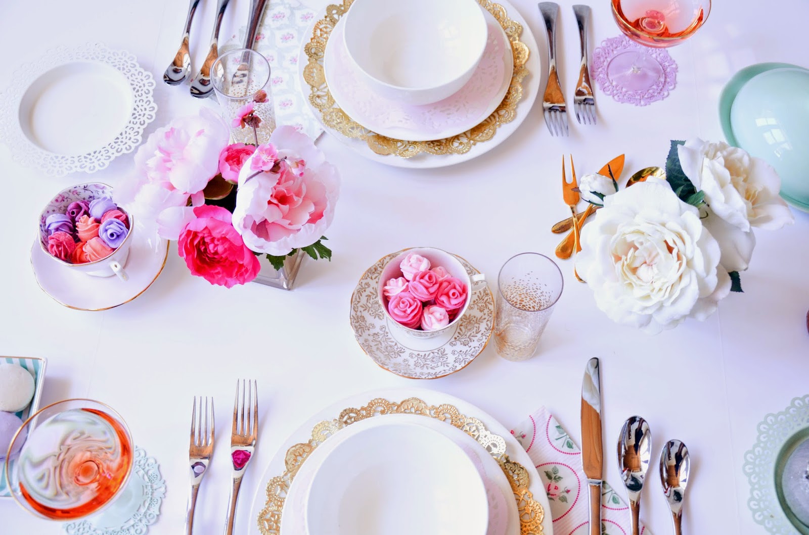 Easter brunch ideas: Pretty pastels and gold accents table scape settings