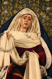 Virgen María ataviada de...