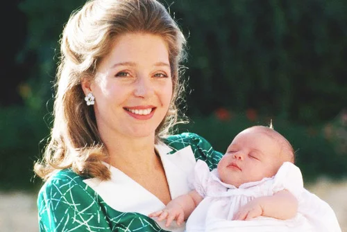 Queen Noor of Jordan Elizabeth (Lisa)  is the widow of King Hussein