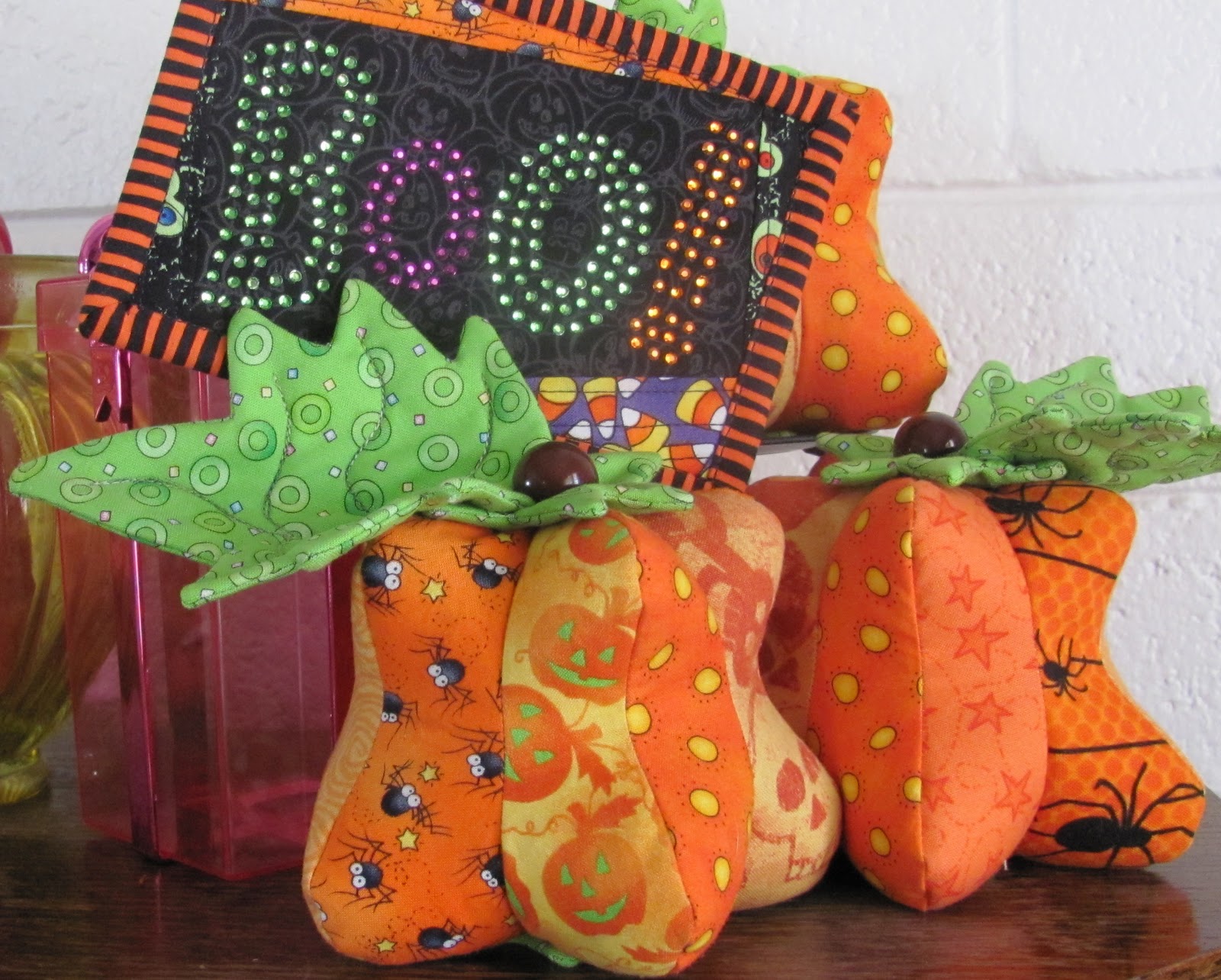 Peck's Pieces Funky Pumpkin Pincushion Free Tutorial and Pattern