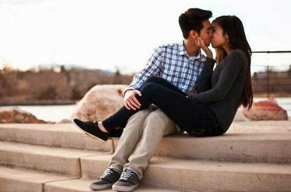Cute Kiss Couple SMS 140 Words | SMS Greetings