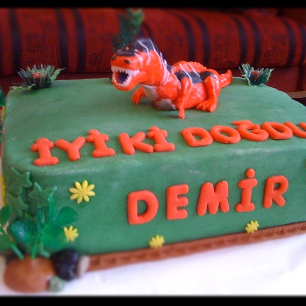 PIRILTATLAR DİNAZORLU PASTA