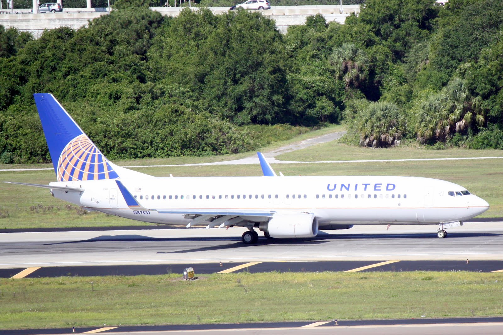 United Airlines Boeing 737800 (N87531) Donten
