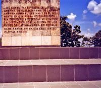 Palabras del Che, Habana, Cuba. Foto: Global Affairs. Este socialismo chino con caracteres cubanos o comunismo cubano con caracteres chinos, podría ser la última válvula de escape para un Régimen que, o bien se moderniza y se adapta, de una vez a los tiempos; o bien desaparece porque, si Obama busca la normalización de las relaciones a todos los niveles, el discurso de la plaza sitiada ya no tendría sentido. Ni para los cubanos ni para el resto del mundo.