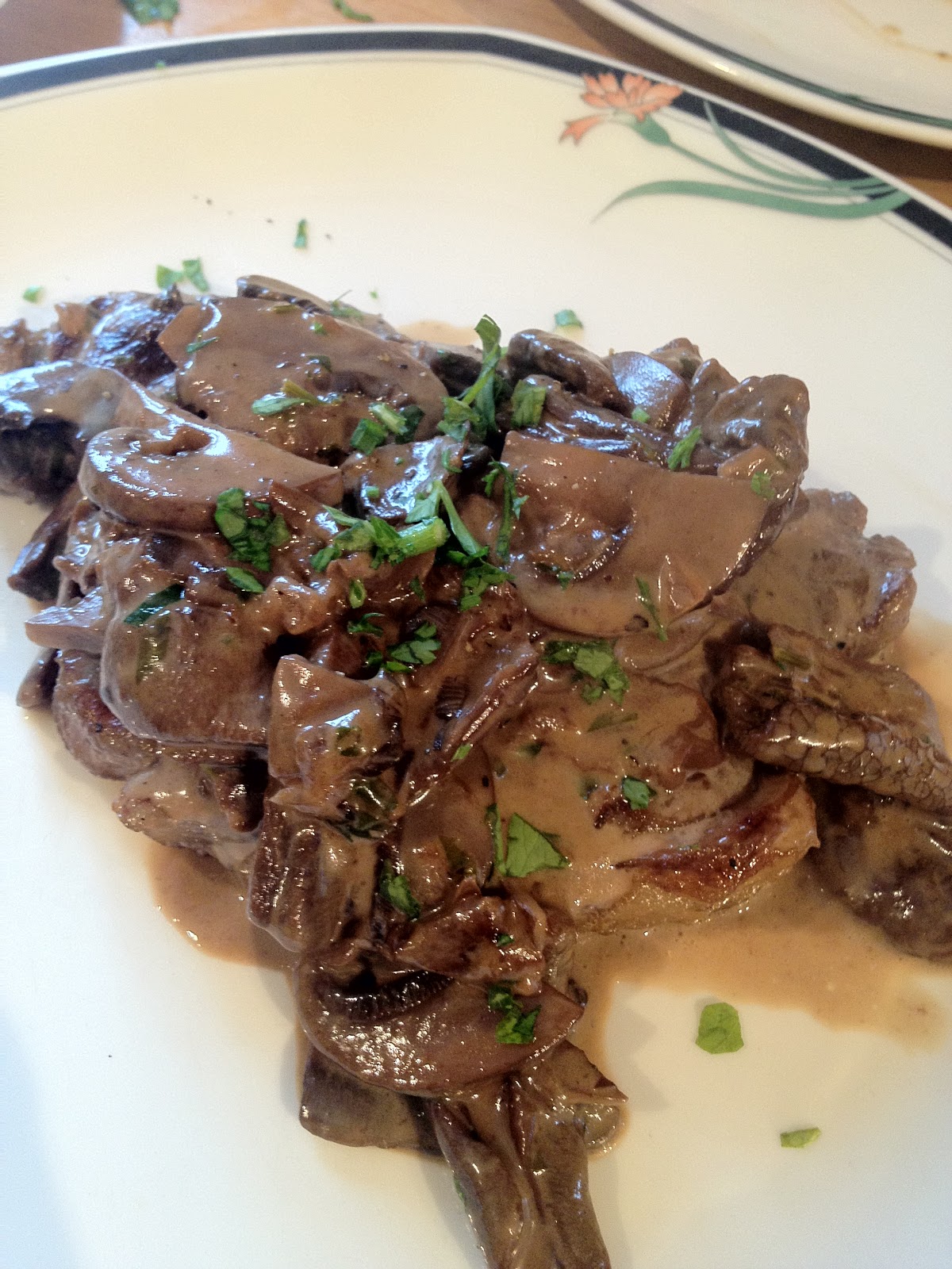 Exquisite&Delicious Steak With Porcini Mushroom Sauce