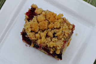 top of the black berry crumb cake on a white plate
