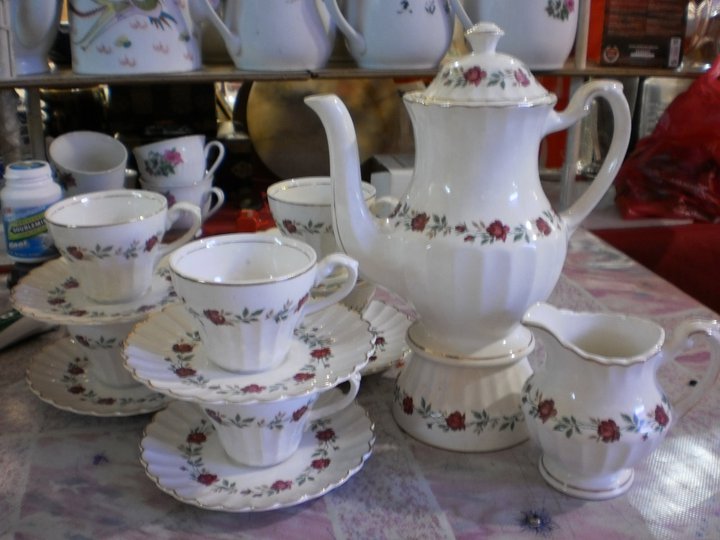 Bonnie's collection J & G MEAKIN ENGLAND TEA SET FOR SALE..