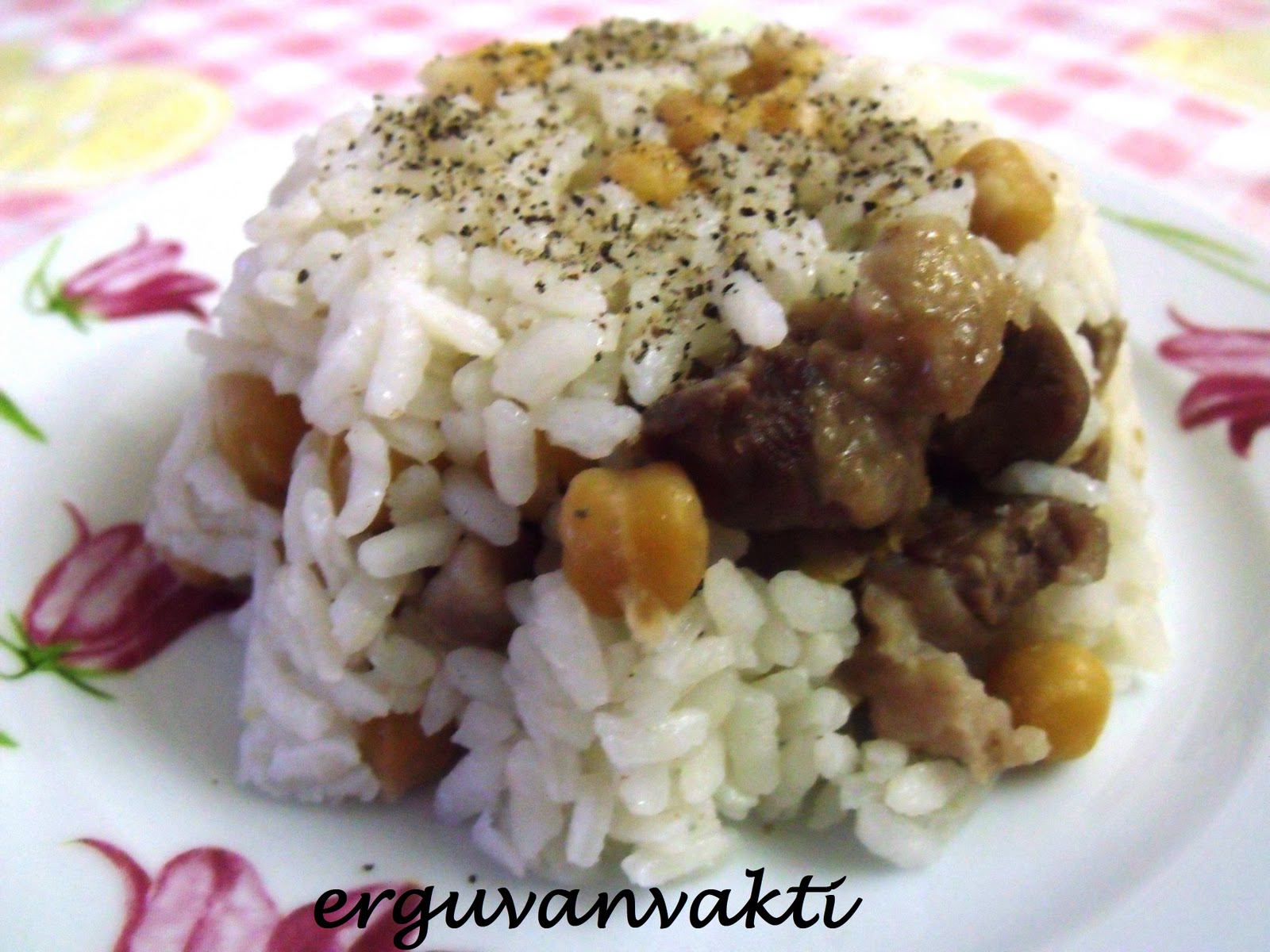 ERGUVAN VAKTİ KUŞBAŞI ETLİ&amp;NOHUTLU PİLAV