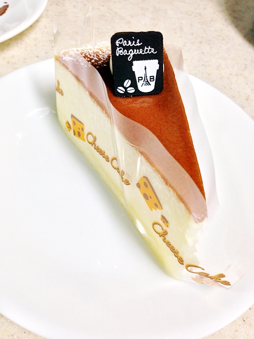 Seoul cafes Paris Baguette Cheesecake & Black Forest Cake