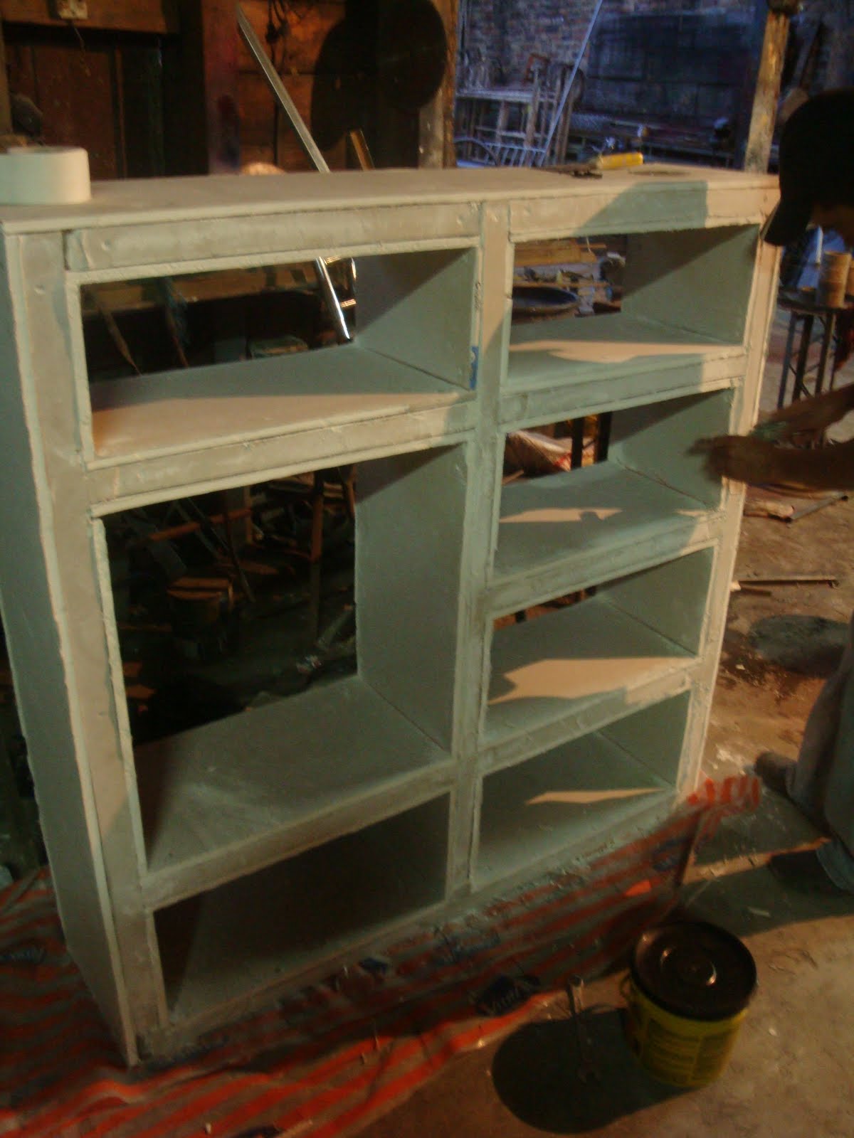 ACABADOS EN YESO PARA LA CONSTRUCCION: mueble en su recta final