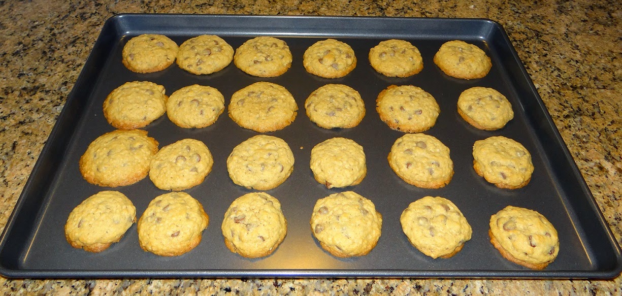 InfoMommy Insight Wilton's Mega Sized Cookie Sheet & Muffin Pan Won't