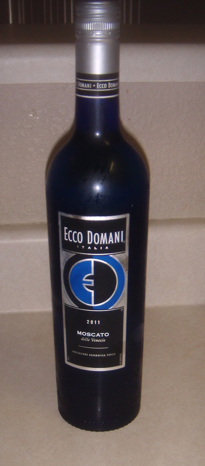 Mommie of 2 Ecco Doman 2011 Moscato Wine Review