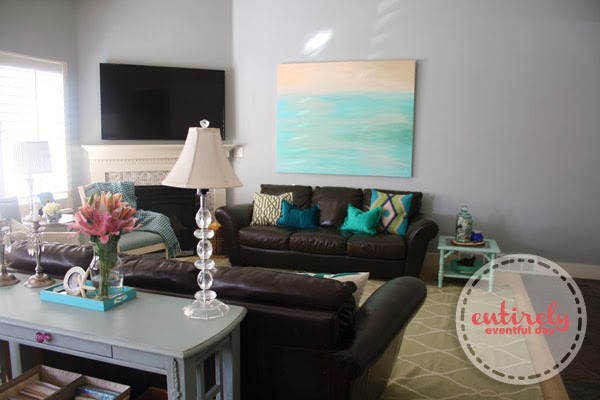 Pretty green and blue living room design. www.entirelyeventfulday.com #interiordesign 