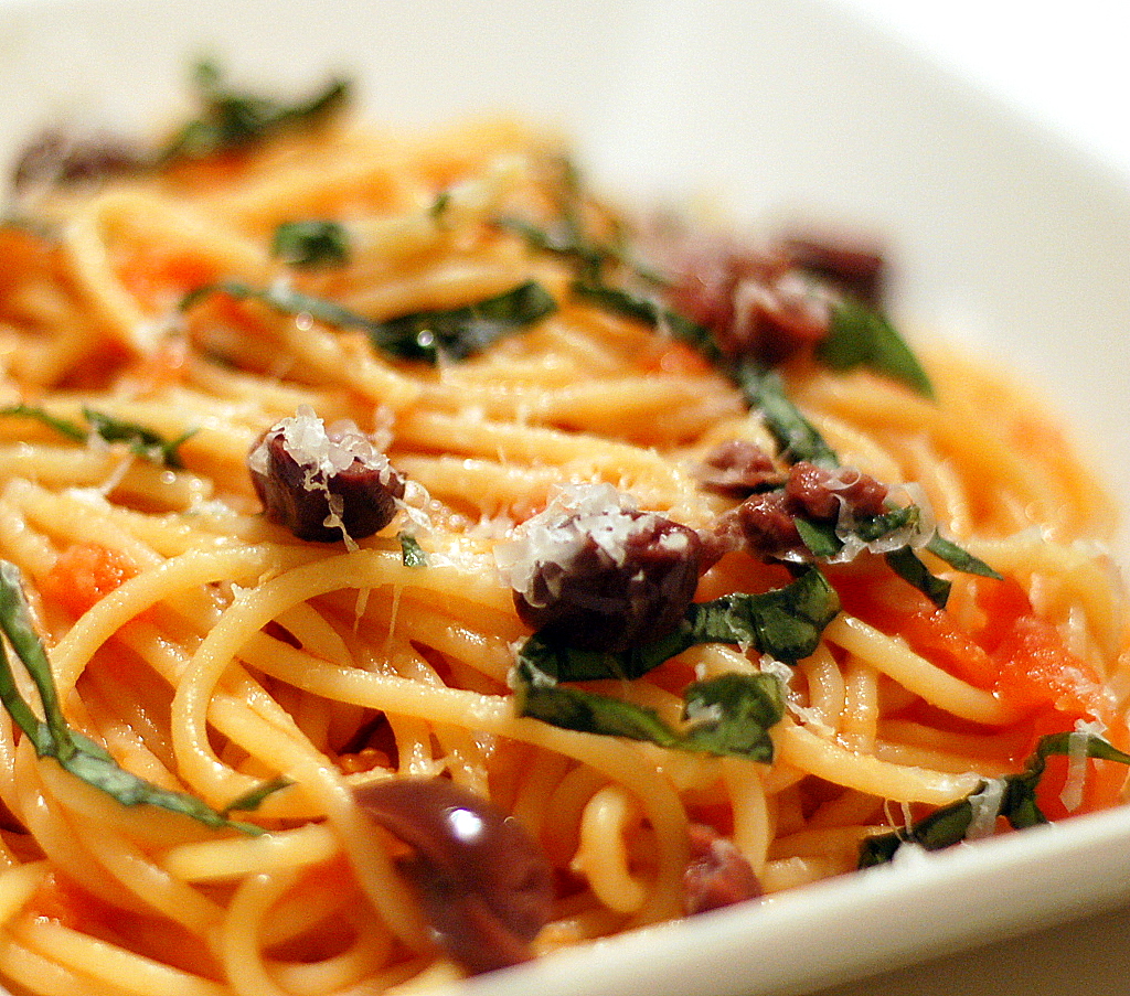 The Grains Of Paradise Smitten Kitchen S Naked Tomato Sauce 104784