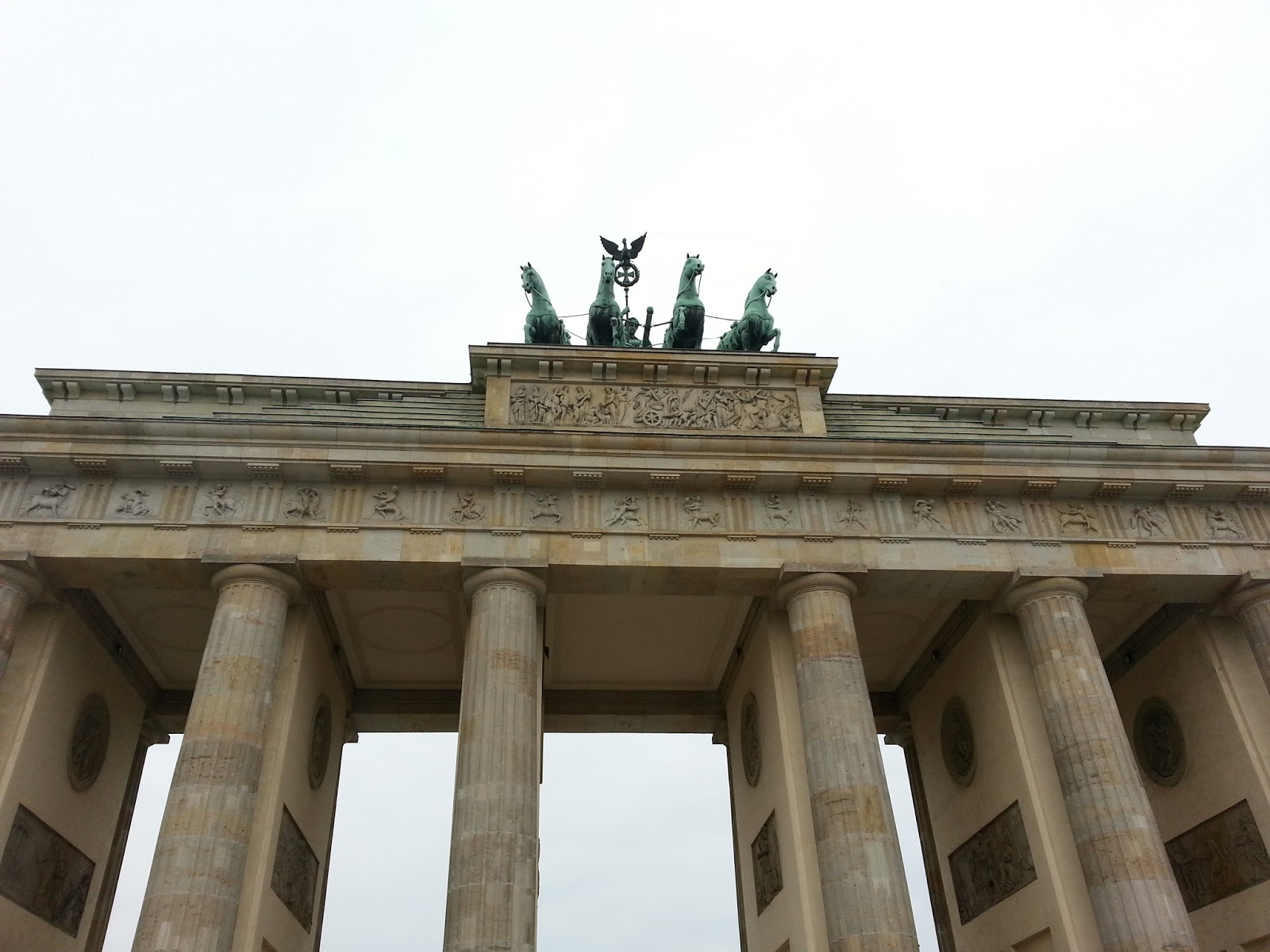 Das Blog A Multicoloured Brandenburger Tor Berlin Festival Of