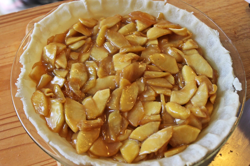 Cooking with Anne Taffy Apple Cheesecake Pie