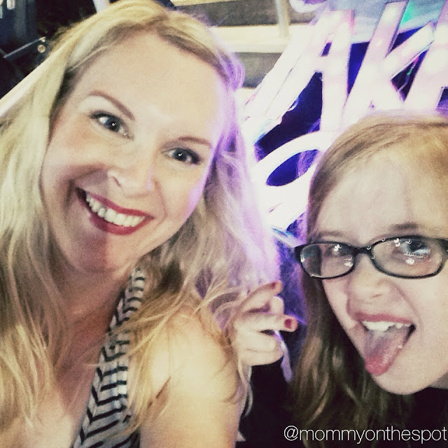 Erin Janda Rawlings Mommy on the Spot Being the Fun Parent at the Taylor Swift 1989 Concert