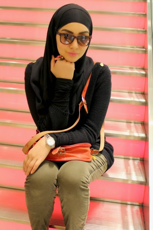 Kumpulan Foto Wanita Berjilbab Pakai Kacamata | Tips Memilih Model