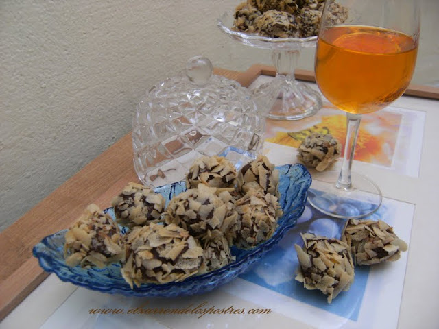 Trufas A La Naranja Cubiertas De Barquillo
