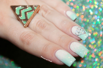 Mint and white gradient for a diamond nail art