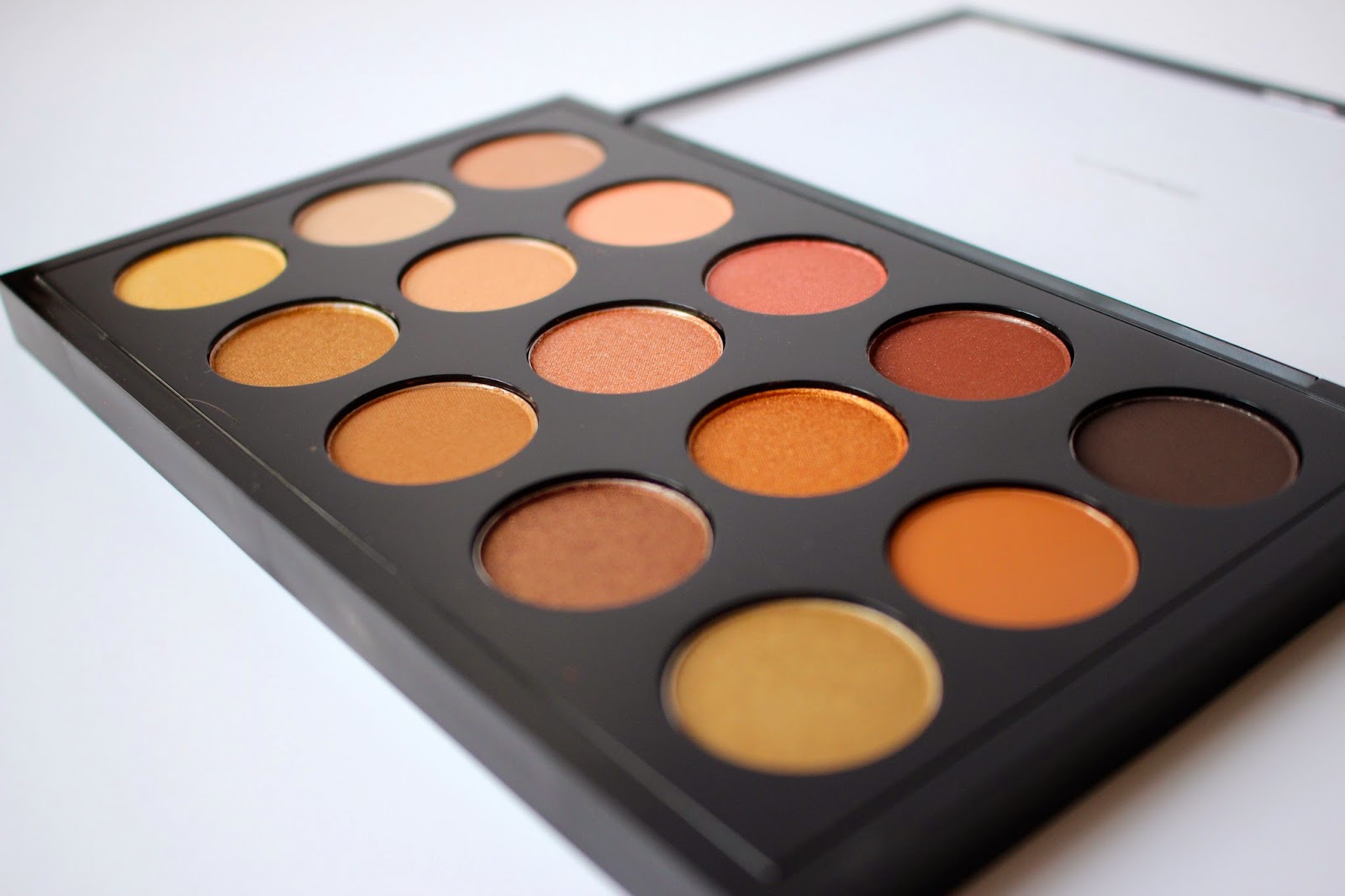 Glam By Beth MAC Warm Neutrals 15x Eyeshadow Palette // Review