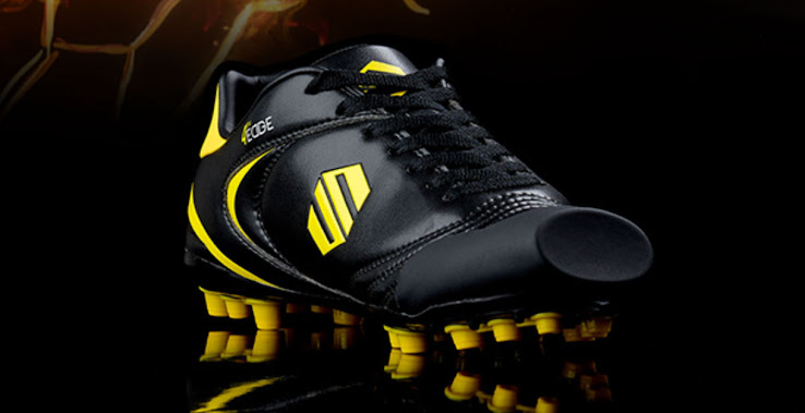 toe poke football boots