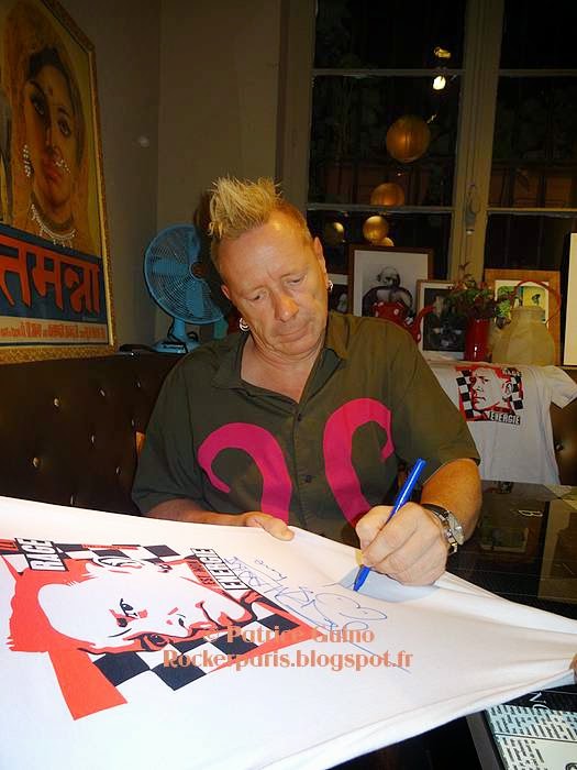 Signing session with John Lydon aka Johnny Rotten tonight , he arrived @ 7:...