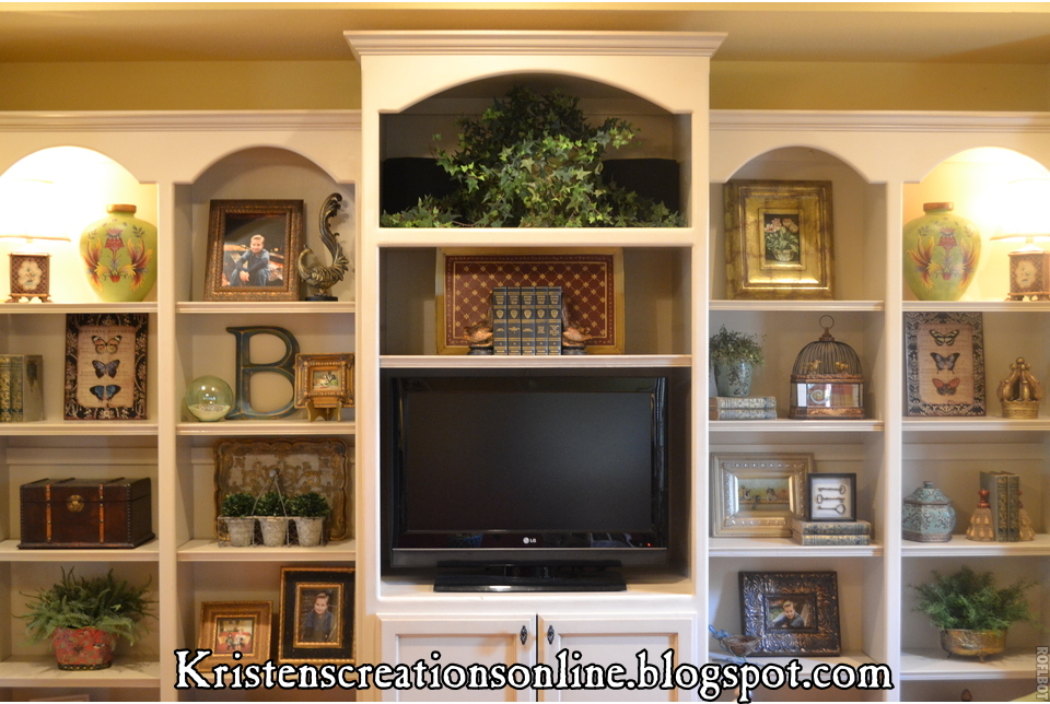 one thing i learned in a decorating class was to create different levels to add interest and movement this could be done when doing a vignette on a table - Decorating Bookshelves one thing i learned in a decorating class was to create different levels to add interest and movement this could be done when doing a vignette on a table - Decorating Bookshelves
