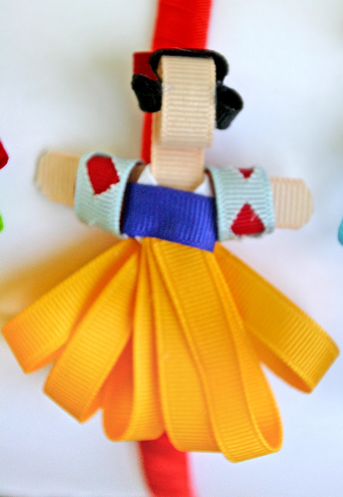 Grosgrain: Day 6: Snow White Inspired Disney Ribbon Sculpture Pattern
